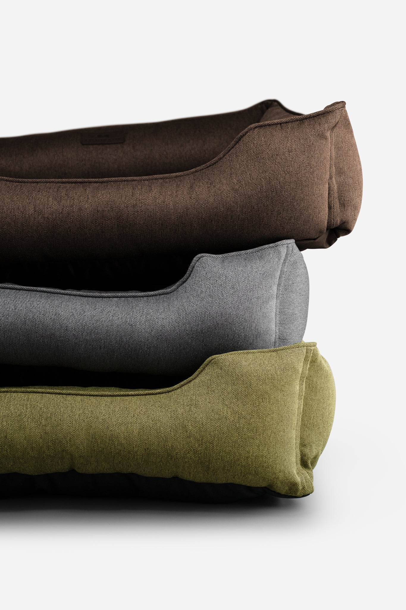 Chester & Lee | Cotton Sleeper Dog Bed Olive